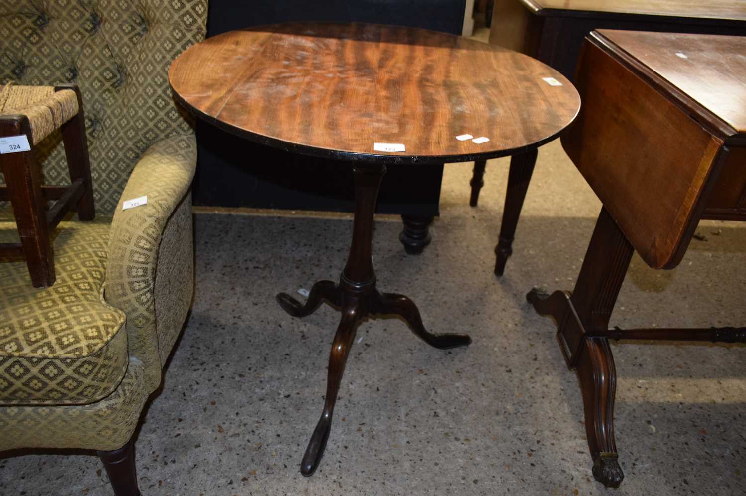 GEORGIAN STYLE TILT TOP TABLE WITH BIRDCAGE SUPPORT OVER A TURNED COLUMN AND TRIPOD BASE, TOP 58CM