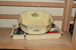 TRAY VARIOUS CUTLERY AND A FIELDINGS BOWL