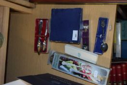 MIXED LOT VARIOUS CASED CUTLERY TO INCLUDE COLLECTORS SPOONS