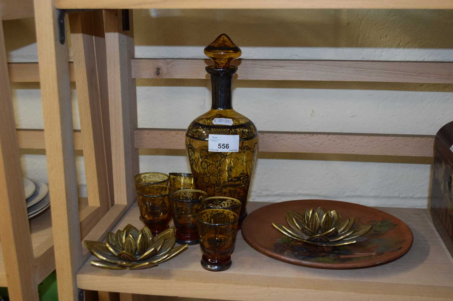 MIXED LOT OF AMBER GLASS SPIRIT DECANTER AND GLASSES PLUS BRASS WATERLILIES AND A DECORATED PLATE