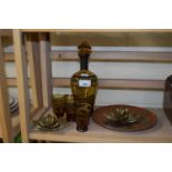 MIXED LOT OF AMBER GLASS SPIRIT DECANTER AND GLASSES PLUS BRASS WATERLILIES AND A DECORATED PLATE