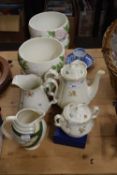 MIXED LOT VARIOUS CERAMICS TO INCLUDE TEA WARES, JARDINIERES ETC