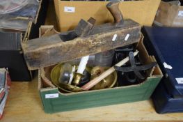 BOX OF MIXED ITEMS TO INCLUDE WOOD PLANE, KITCHEN SCALES ETC