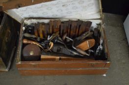 VINTAGE TRUNK CONTAINING A LARGE QUANTITY ASSORTED TOOLS TO INCLUDE MOULDING PLANES, DRILLS ETC