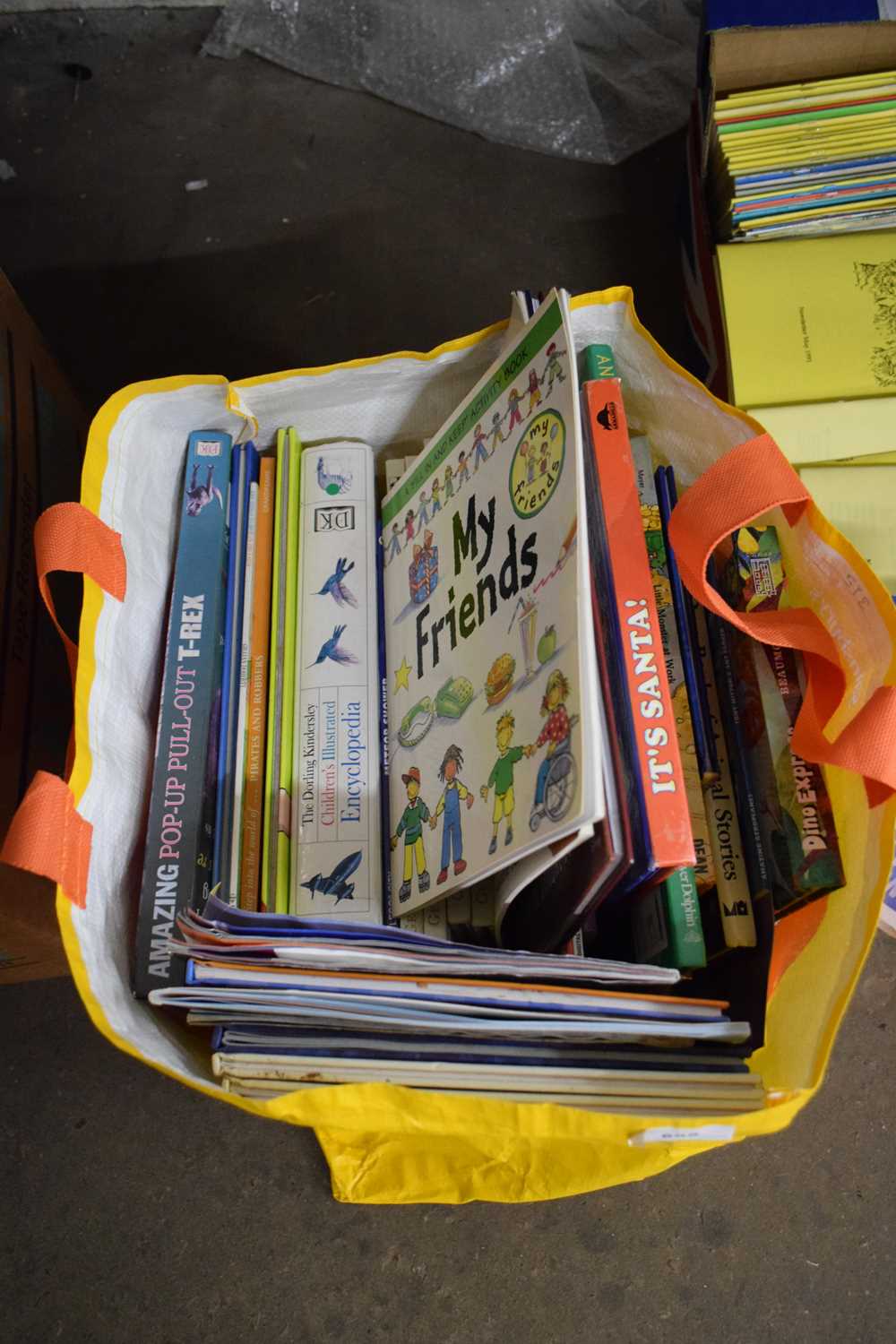 MIXED LOT OF BOOKS TO INCLUDE CHILDRENS AND CRAFT INTEREST