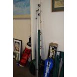 MIXED LOT OF FISHING TACKLE TO INCLUDE AN OMNI 7FT BOAT ROD WITH REEL, PLUS UMBRELLA, KEEP NET AND