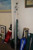 MIXED LOT OF FISHING TACKLE TO INCLUDE AN OMNI 7FT BOAT ROD WITH REEL, PLUS UMBRELLA, KEEP NET AND