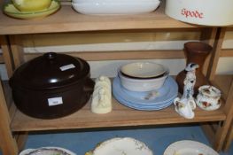 MIXED LOT VARIOUS ASSORTED CERAMICS TO INCLUDE CASSEROLE DISH, TOAST RACK, ORNAMENTS, ETC