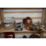 MIXED LOT VARIOUS SILVER PLATED WARES TO INCLUDE CUTLERY, PICTURE FRAME PLUS FURTHER COPPER JUG