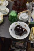 MIXED LOT OF HOUSEHOLD WARES TO INCLUDE DECORATIVE CERAMICS, SMALL BAKELITE BOX AND BAKELITE RING