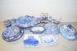 MIXED LOT OF 19TH CENTURY AND LATER BLUE AND WHITE WARES TO INCLUDE DOUBLE HANDLED BOWLS, SMALLER