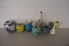 MIXED LOT OF CERAMICS TO INCLUDE SMALL CHINESE GINGER JARS, JASPERWARE VASE ETC