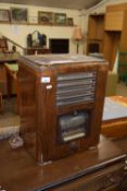 VINTAGE WALNUT CASED RADIO