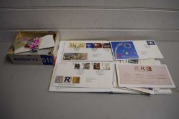 MIXED LOT VARIOUS WORLD STAMPS, FIRST DAY COVERS AND A BOOK 'THE STORY OF DEFINITIVE STAMPS'