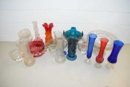 MIXED LOT VARIOUS COLOURED AND CLEAR GLASS WARES TO INCLUDE VASES