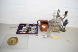 MIXED LOT OF SILVER PLATED CRUET STAND, SMALL COPPER JUG, VARIOUS MODERN CADDY SPOONS, FROG SHAPED