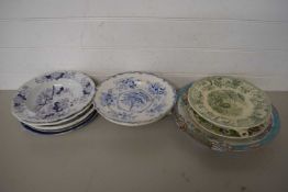 MIXED LOT OF VARIOUS 19TH CENTURY AND LATER CERAMICS TO INCLUDE A PRATT WARE COMPORT, VARIOUS