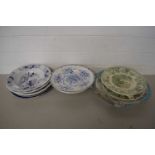 MIXED LOT OF VARIOUS 19TH CENTURY AND LATER CERAMICS TO INCLUDE A PRATT WARE COMPORT, VARIOUS