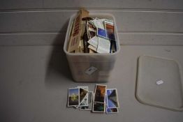 ICE CREAM TUB CONTAINING VARIOUS PLAYING CARDS, BROOKE BOND TEA CARDS AND OTHER ITEMS