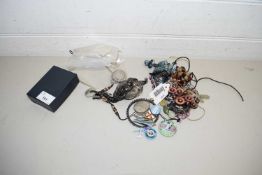 MIXED LOT VARIOUS COSTUME JEWELLERY, NECKLACES, BROOCHES AND OTHER ITEMS