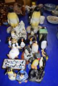 MIXED LOT VARIOUS COLLECTABLE PENGUIN ORNAMENTS PLUS A PAIR OF LARGE LUSTRE FINISH PORCELAIN