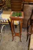 EDWARDIAN MAHOGANY FRAMED AND TILE TOP PLANT STAND, 95CM HIGH