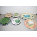 MIXED LOT VARIOUS 19TH CENTURY AND LATER DECORATED PLATES TO INCLUDE A BAMBOO DECORATED OVAL MEAT