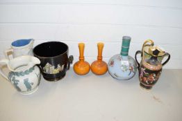 MIXED LOT ASSORTED CERAMICS TO INCLUDE A ROYAL DOULTON POTTERY IN THE PAST DOUBLE HANDLED MUG,