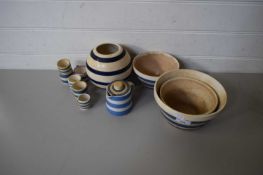 QUANTITY OF VARIOUS CORNISH WARE STYLE KITCHEN BOWLS AND OTHER ITEMS