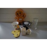 MIXED LOT WARES TO INCLUDE A GINGERBREAD MAN STORAGE JAR