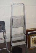 SMALL ALUMINIUM STEP LADDER