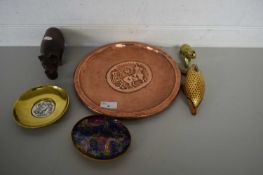 METAL WARES INCLUDING A COPPER TRAY, TWO SMALLER TRAYS, BRASS ELEPHANT ETC