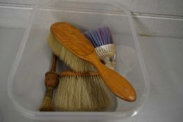 SMALL PLASTIC BOX CONTAINING BRUSHES