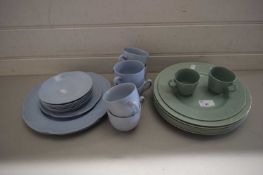 GROUP OF DINNER AND TEA WARES