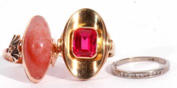 Mixed Lot: modern designer large dress ring featuring a retangular cut red stone, stamped 585,