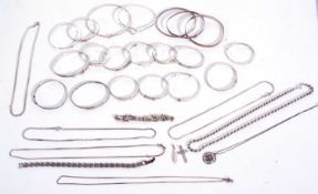 Quantity of white metal jewellery to include 20 various sized bracelets, various small chains, g/w