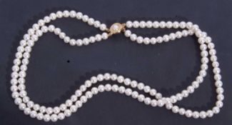 Double row of simulated pearls of uniform size, 8mm diam