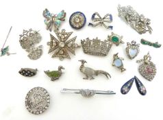 Quantity of vintage paste set jewellery to include broches, pendants, 925 abalone butterfly brooch