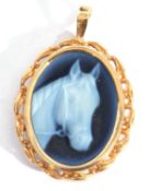 Carved horse pendant in blue agate, framed in a 9ct gold mount, 2.5 x 2cm