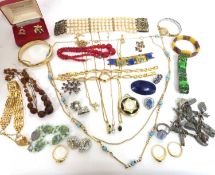Box of costume jewellery to include ladies Ingersoll and Quemex watch, brooches, necklaces etc