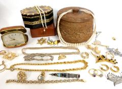 Small quantity of costume jewellery to include a white metal filigree bracelet, two cased rows of
