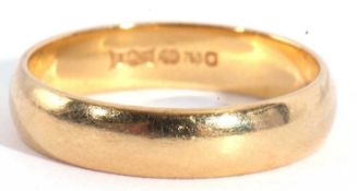 18ct gold wedding ring of plain polished design, 2.8gms g/w, size J/K