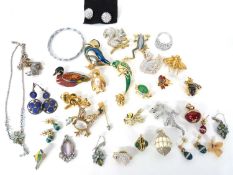 Mixed Lot of mainly costume animal brooches including a parrot, swan, lizard, etc together with