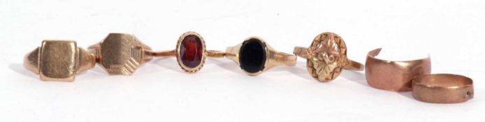 Mixed Lot: two 9ct stamped gents signet rings, a 9ct stamped garnet ring, a 10k stamped leaf