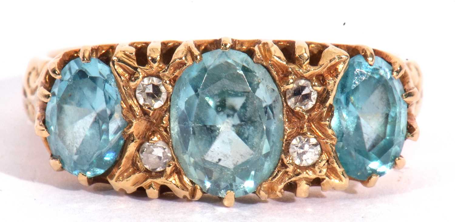 Aquamarine and diamond ring featuring three graduated oval shaped aquamarines, highlighted between - Image 8 of 10