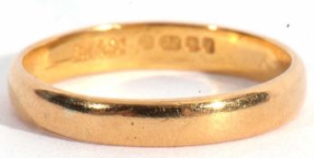 22ct gold wedding ring of plain polished design, 2.2gms, size J/K