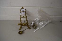 SMALL BRASS TABLE EASEL TOGETHER WITH A BRASS MOUSE AND A SELECTION OF MINIATURE BRASS ITEMS