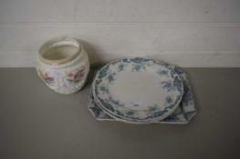 MIXED LOT COMPRISING A QUANTITY OF VICTORIAN PLATES AND A FURTHER FLORAL DECORATED VASE