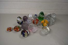 QUANTITY OF PAPERWEIGHTS INCLUDING CAITHNESS 'SUMMER HAZE' EXAMPLE AND STAR WATCH SILVER