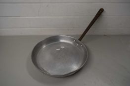VINTAGE IRON AND ALUMINIUM FRYING PAN